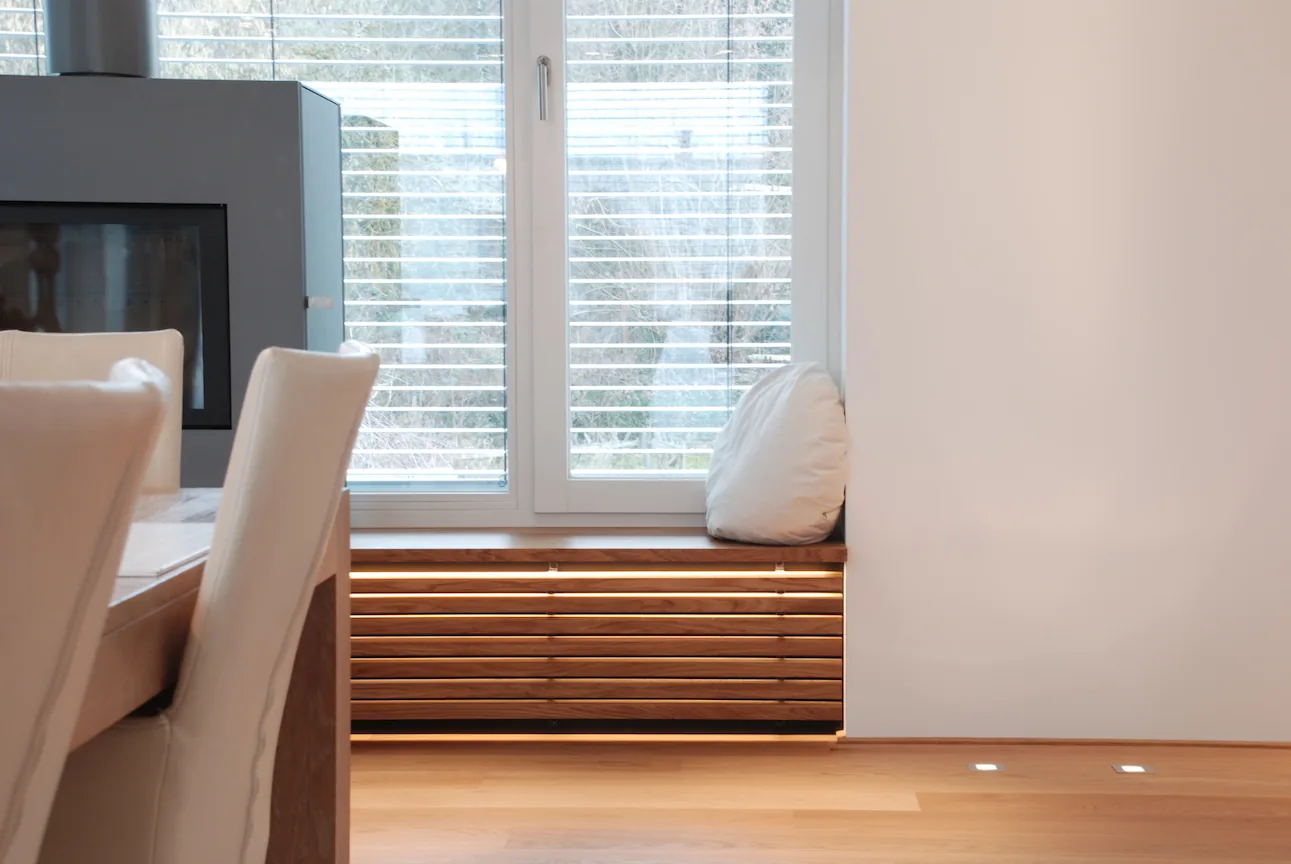 Wohnraum mit Fensterbank, Innenansicht