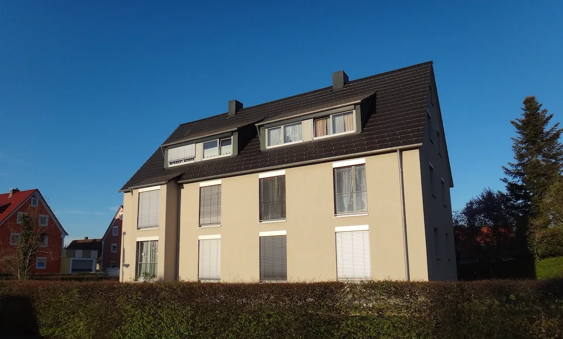 Wohnhaus mit Mansarddach, Aussenansicht